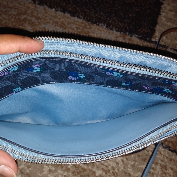 Coach Crossbody ๐๐ฉต - Picture 6 of 10